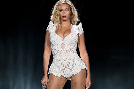 Beyonce - beyonce, dancer, beyonce knowles, people, music, singer, songwriter, entertainment, celebrity, dress