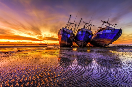 Splendor - beach, sky, boats, sailboats, sunset, nature, clouds, splendor, sand, sea