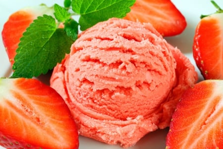 â™¥Strawberry Ice Creamâ™¥ - ice cream, yummy, strawberry, dessert, sweet