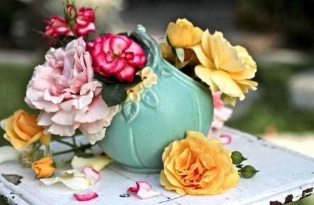 Flowers - roses, blurring, petals, table, flowers, rose, flower, vase