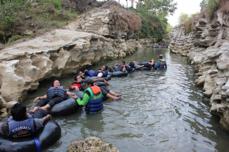 Oyo River Adventure Gunung Kidul - Gunung Kidul is region Yogyakarta Indonesia, This river have clean water, This place have beautifull nature, Oyo River located in Gunung Kidul