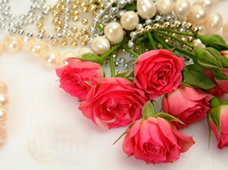 Red roses - pearls, gift, roses, photography, bouquet, nature, white, red, petals, golden, flowers, colors