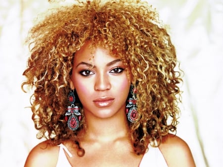 Beyonce - beyonce, dancer, beyonce knowles, people, music, singer, songwriter, entertainment, celebrity, dress