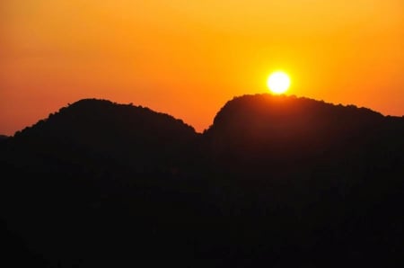 Mountain Sunset - photogrpahy, photo, sun, sky, gold, sunset, nature, mountain, bulgaria