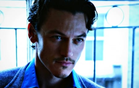 Luke Evans - face, luke evans, actor, blue, man