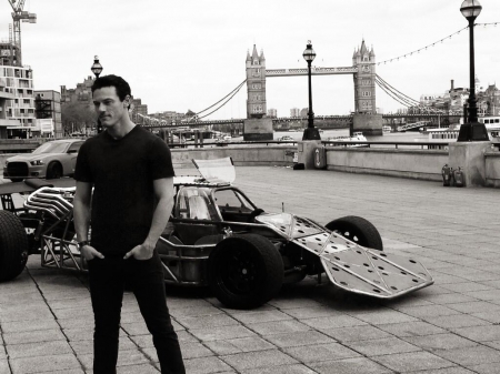 Luke Evans - england, london, black, white, race, luke evans, car, man, actor