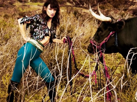 Cowgirl Juliette Lewis - famous, style, fun, models, westerns, female, bulls, fashion, cowgirls, boots, brunettes, juliette lewis