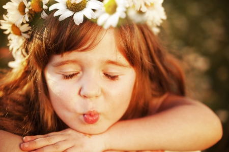 Sweet Kiss â™¥ - girl, adorable, photography, child, daisy, kiss, children, sweet, cute