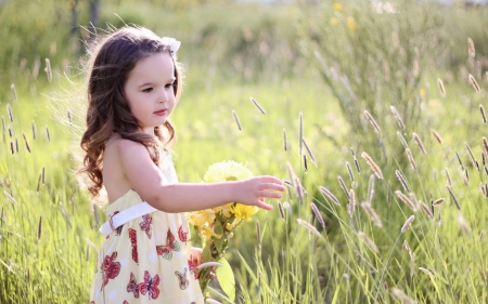 Sweet Little Girl - girl, photography, child, field, pretty, children, sweet, flowers, cute