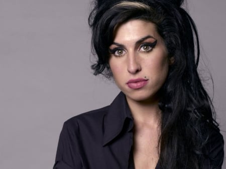 Amy Winehouse - white, red, to, black