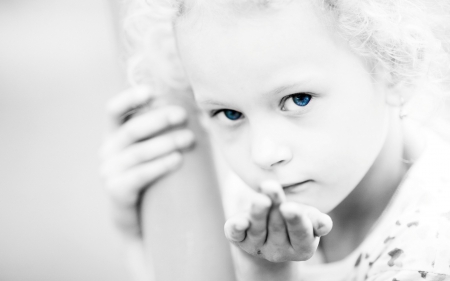 Sweet kiss - girl, eyes, child, black, white, kiss, blue, hand, sweet