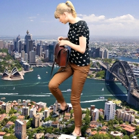 Giantess Talyor Swift in Sydney