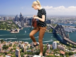 Giantess Talyor Swift in Sydney