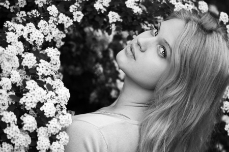 The beauty - beauty, girl, black and white, smile, flowers, look, garden