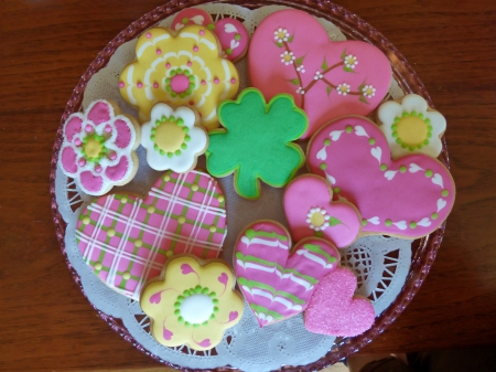 Spring treats - spring, sweets, pink, flowers, treats, plate, cookies, hearts, clover