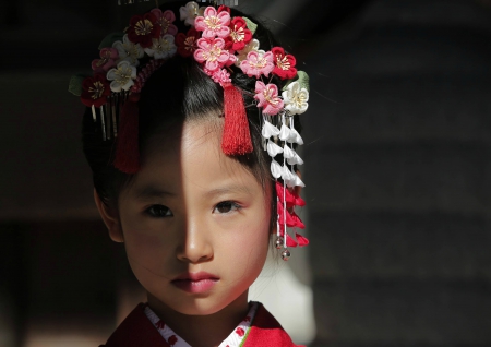 Little Kimono girl - flowers, kimono, little girl, japanese