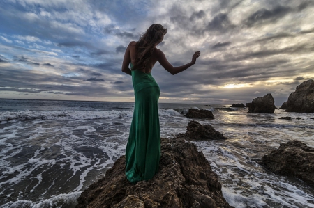 She moves the Clouds - sea, dress, wooman, green