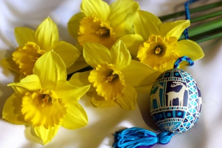 Spring Daffodils and Easter Egg