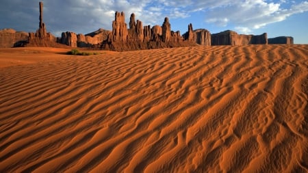 sand totem poles in monument valley utah