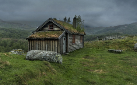 wooden house in misty highlands - house, grassmrocks, highlands, mist