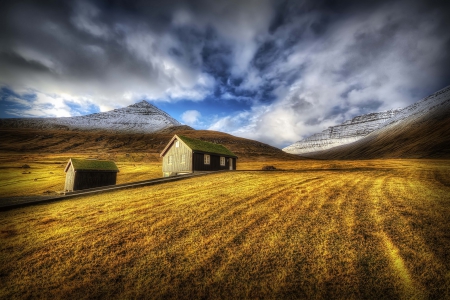 Wide Country - sky, houses, hills, clouds, field