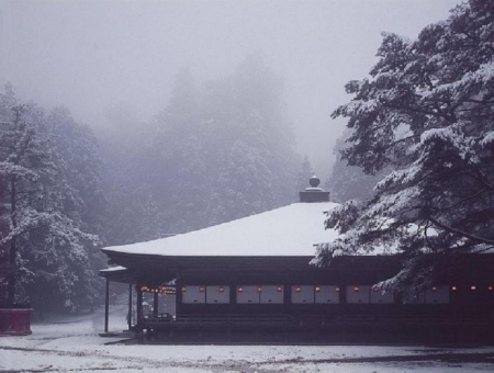 Miedo in Koyasan - shrine, japan, winter, nature, snow, temple, japanese