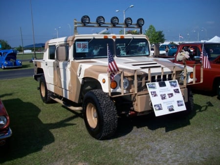 Miltary Hummer - American Flag, GM, Light Bar, Camo