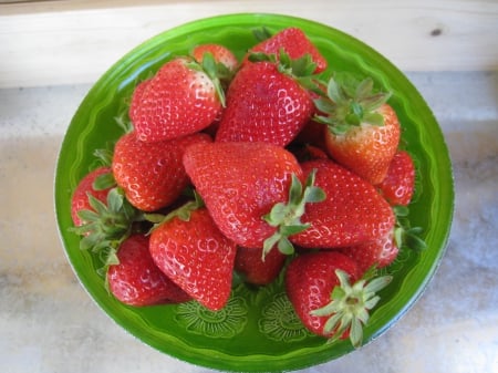 Strawberry - green, strawberry, plate, red