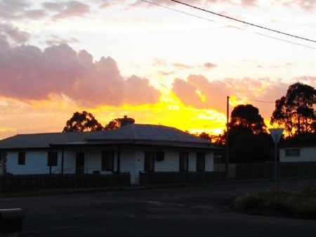 SUNSET OVER OLD HOUSE - photo, image, house, sunset