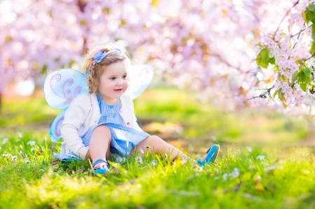 â™¥ - face, bokeh, girl, baby, splendor, child, flowers, grass