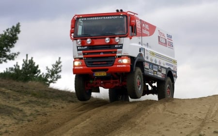 DAF CF RALLY DAKAR RACING TRUCK - semi truck, sema show, sport truck, socal customs