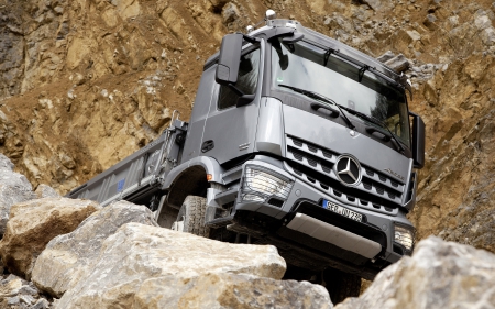 MERCEDES BENZ AROCS TRUCK SLOPE - semi truck, wallpapers up, sema show, sport truck