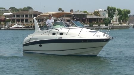 Bertram Flybridge Cruiser - yacht, cruiser, bertram, boat, flybridge