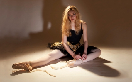 Elle Fanning - cool, people, model, fun, actress, celebrity, elle fanning