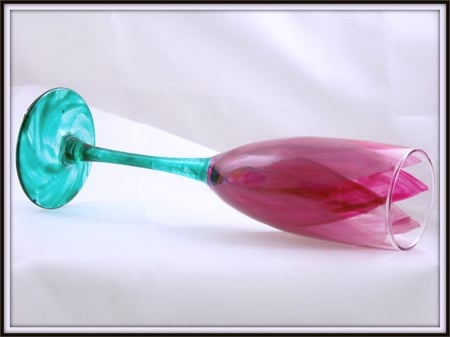 Fluted tulip glass - dark pink