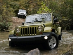 JEEP WRANGLER DRIVING IN THE RIVER