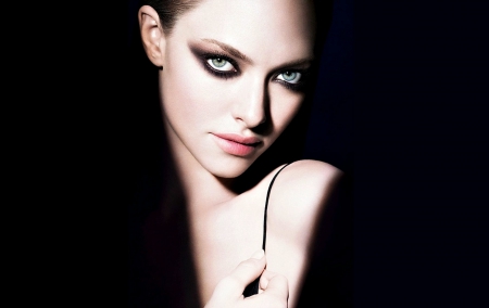 Amanda Seyfried - woman, beauty, actress, girl, eyes, black, face, blue, amanda seyfried