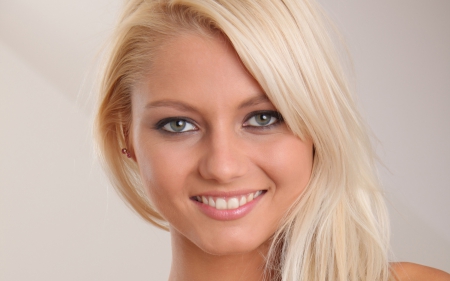 ANNELY GERRITSEN - ANNELY GERRITSEN, BEAUTIFUL, SMILE, BLONDE