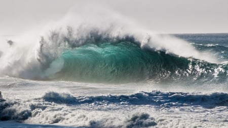 breaking waves in kauai hawaii - spray, surf, green, shore, sea, large, waves