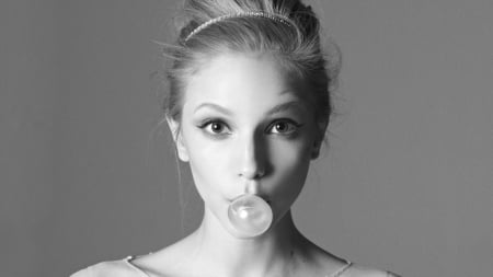 Bubble Gum - bubble gum, bw, beauty, model