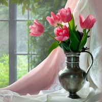 teapot of red tulips