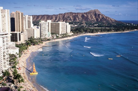 Waikiki Beach - apartment blocks, ocean, mountains, beach