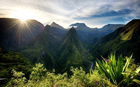 The rays of the sun - Mountain, River, Nature, Morning