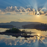 beautiful sunrays reflection on a lake