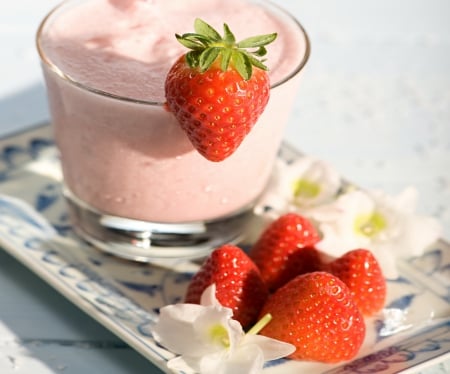 â™¥Strawberry Cocktailâ™¥ - strawberry, fresh, dessert, milkshake, berries