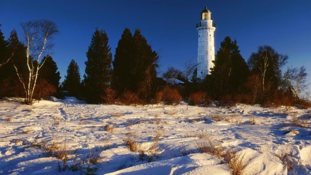 wisconsin lighthouse in winter - winter, hill, lighthouse, trees