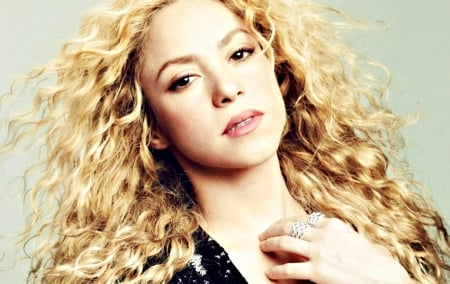 Shakira - woman, shakira, girl, music, latino, singer, blonde