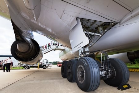 Boeing 777-222 - Engine, Wheels, Boeing 777, Passenger