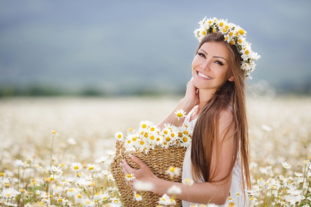 * Simple beauty * - flower, chmmomile, flowers, girl, nature