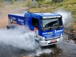 MERCEDES FIGHTING DEEP IN THE WATER